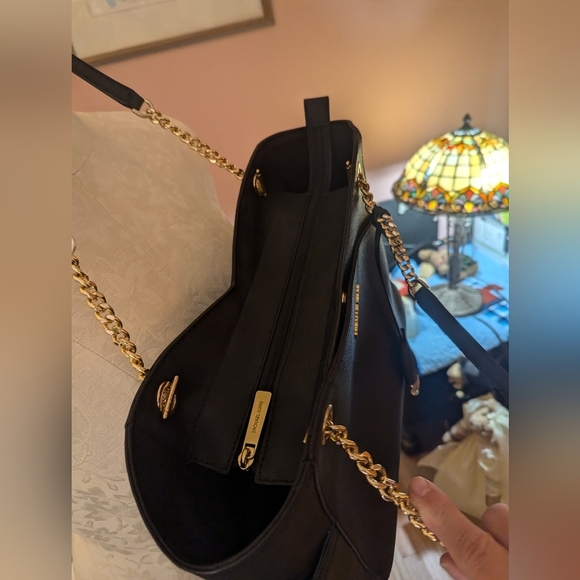 Authentic Michael Kors Large Jet Set Bag in Black - Picture 6 of 13